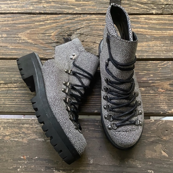 intentionally blank Shoes - Intentionally Blank Black/White Shoes Size 39